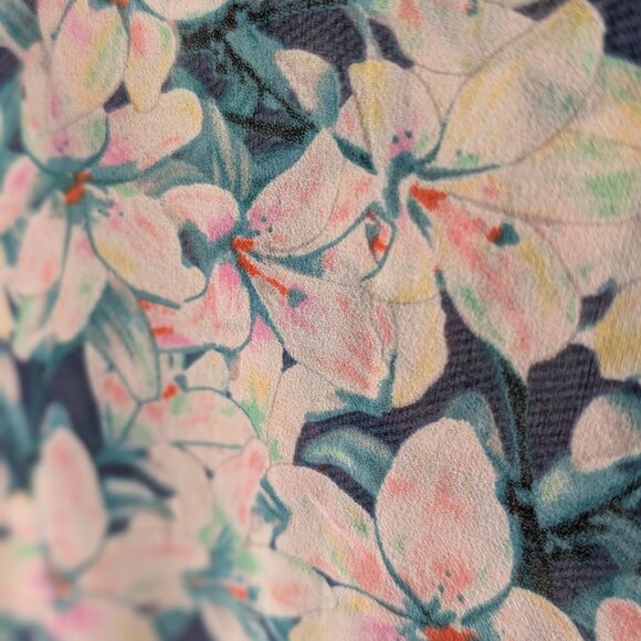 BCBGMAXAZRIA sheer, long-sleeved pullover blouse in blue/floral size M - Picture 4 of 8